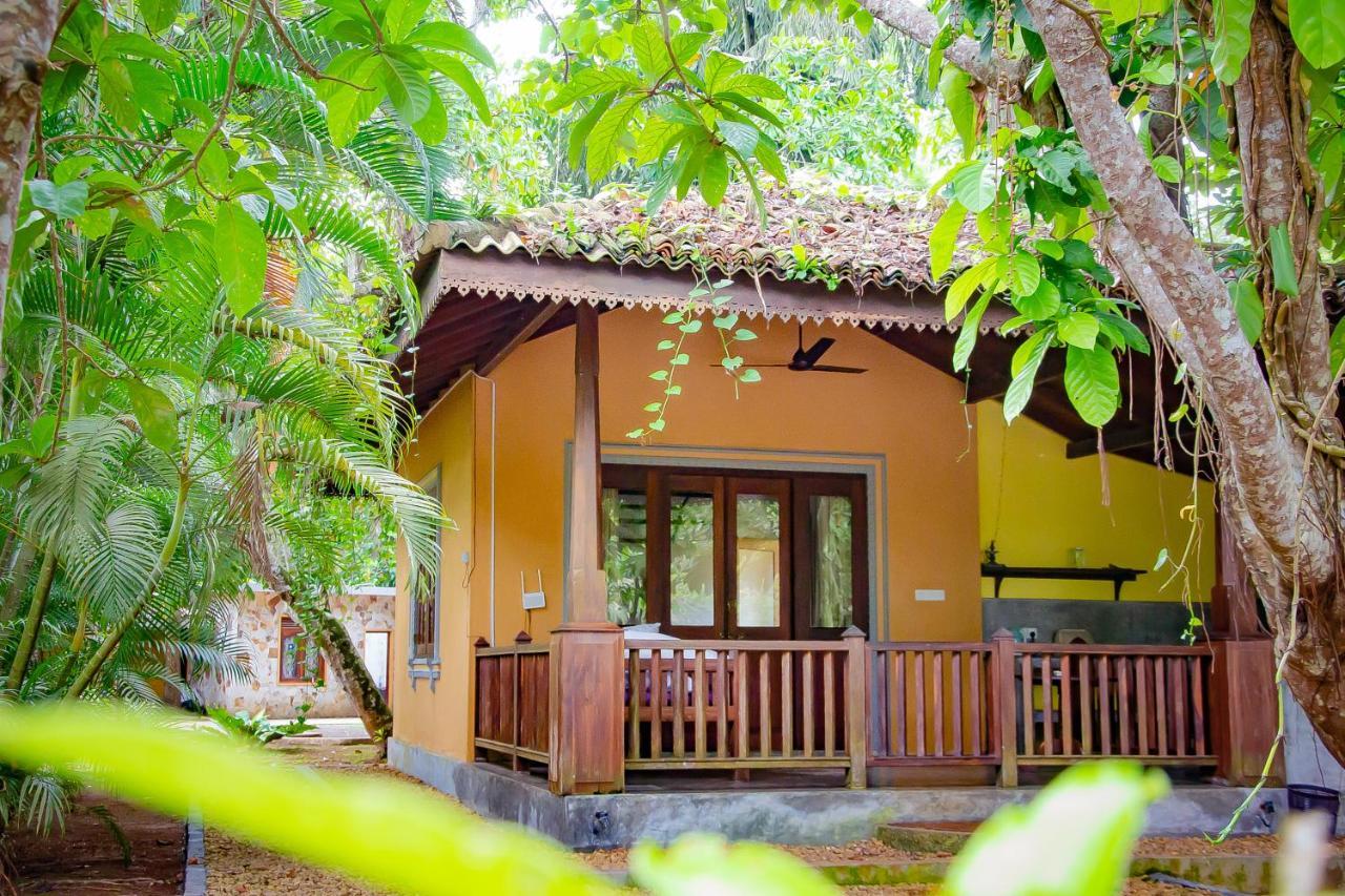 Birds Paradise Cabanas Unawatuna Exteriör bild