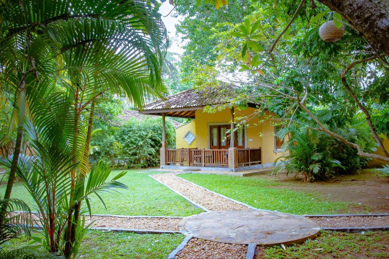 Birds Paradise Cabanas Unawatuna Exteriör bild