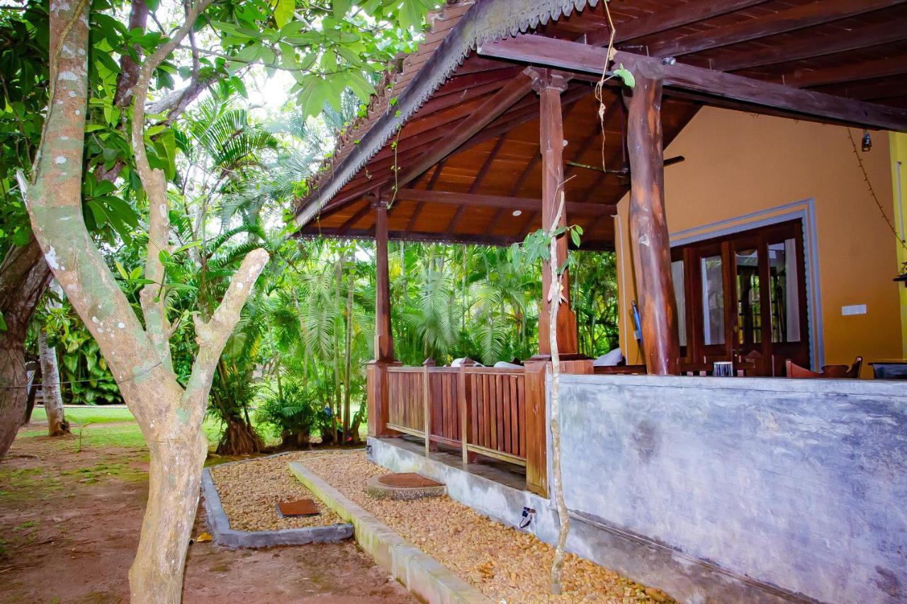 Birds Paradise Cabanas Unawatuna Exteriör bild