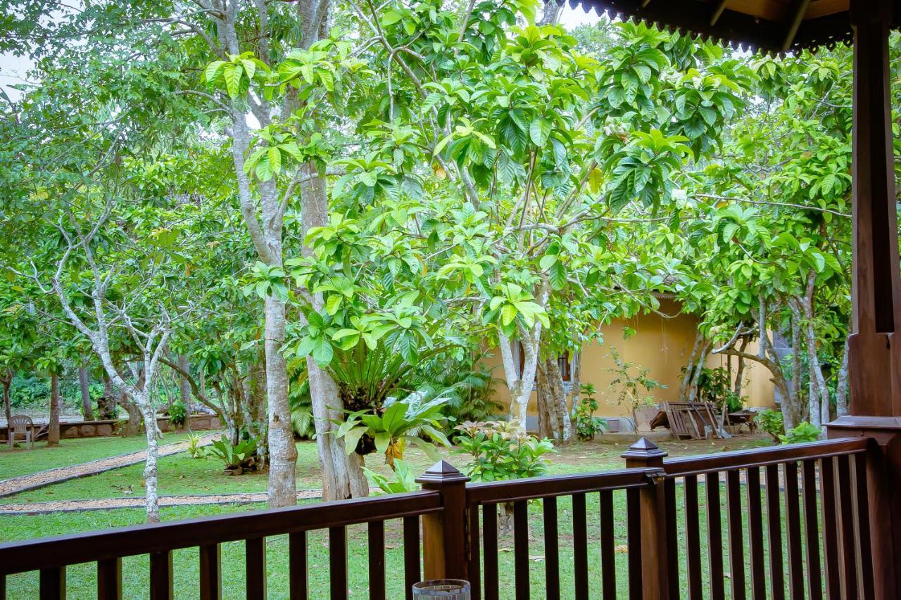 Birds Paradise Cabanas Unawatuna Exteriör bild